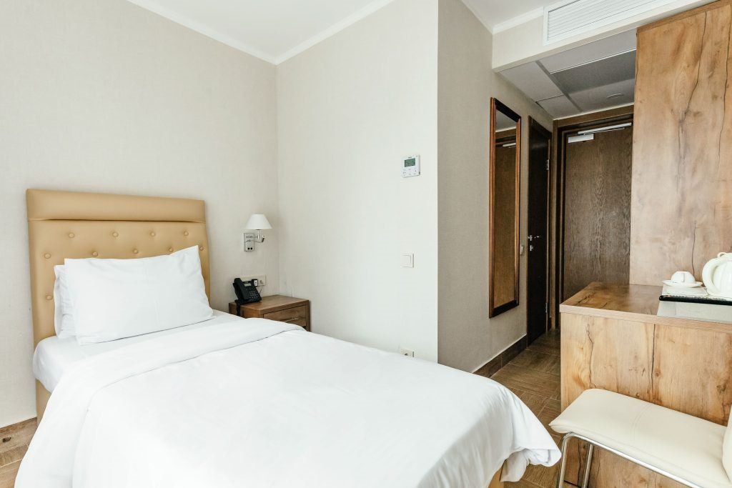 rooms-standart-single-balcony-park-view