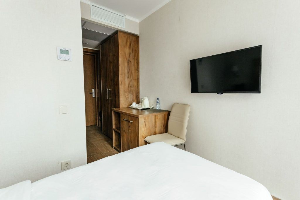 rooms-standart-single-balcony-park-view