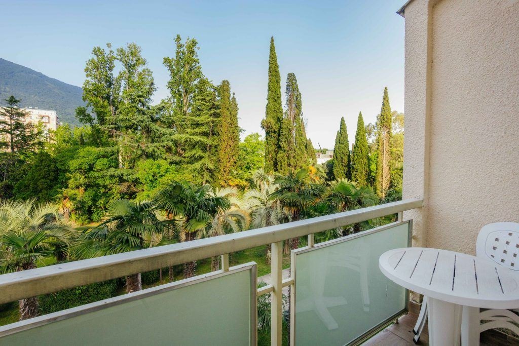 rooms-superior-2-rooms-with-balcony-park-view