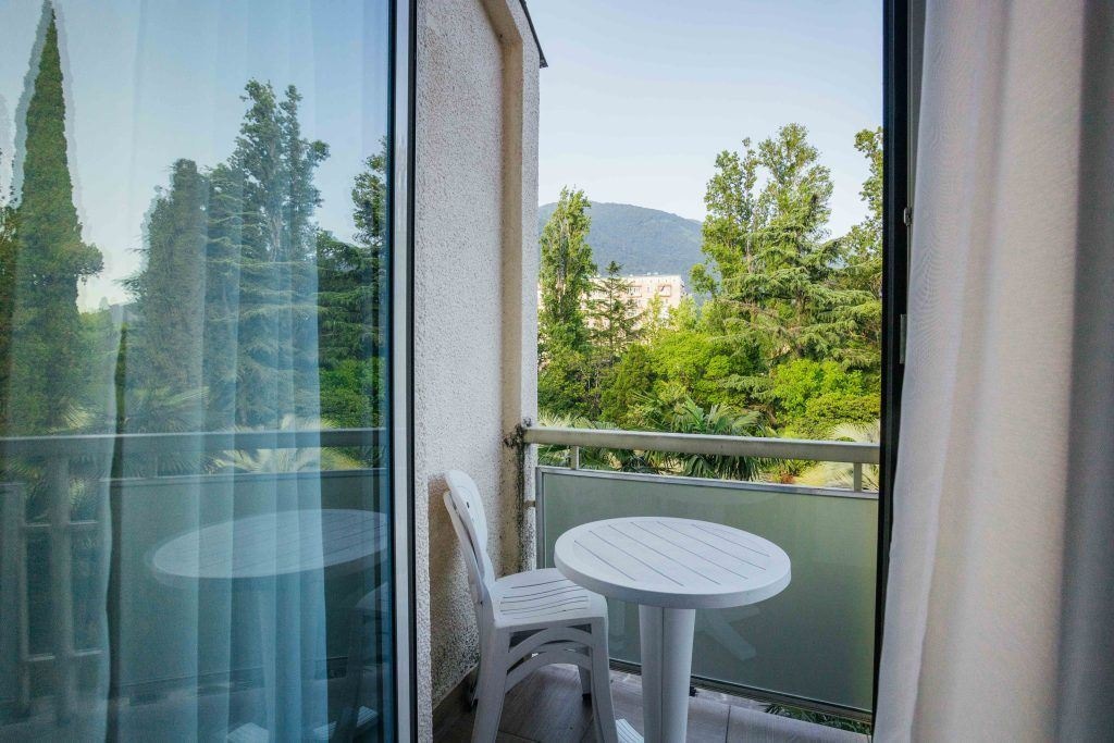 rooms-superior-2-rooms-with-balcony-park-view