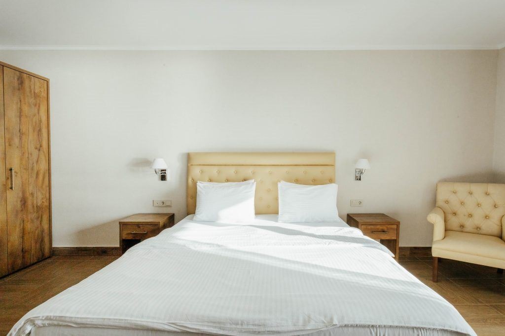 rooms-suite-balcony-park-view