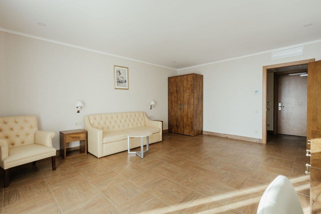 rooms-suite-balcony-park-view