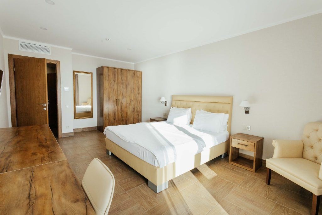 rooms-suite-no-balcony-park-view