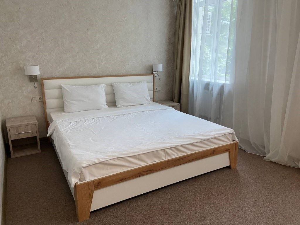 rooms-suite-3-rooms-without-balcony-park-view