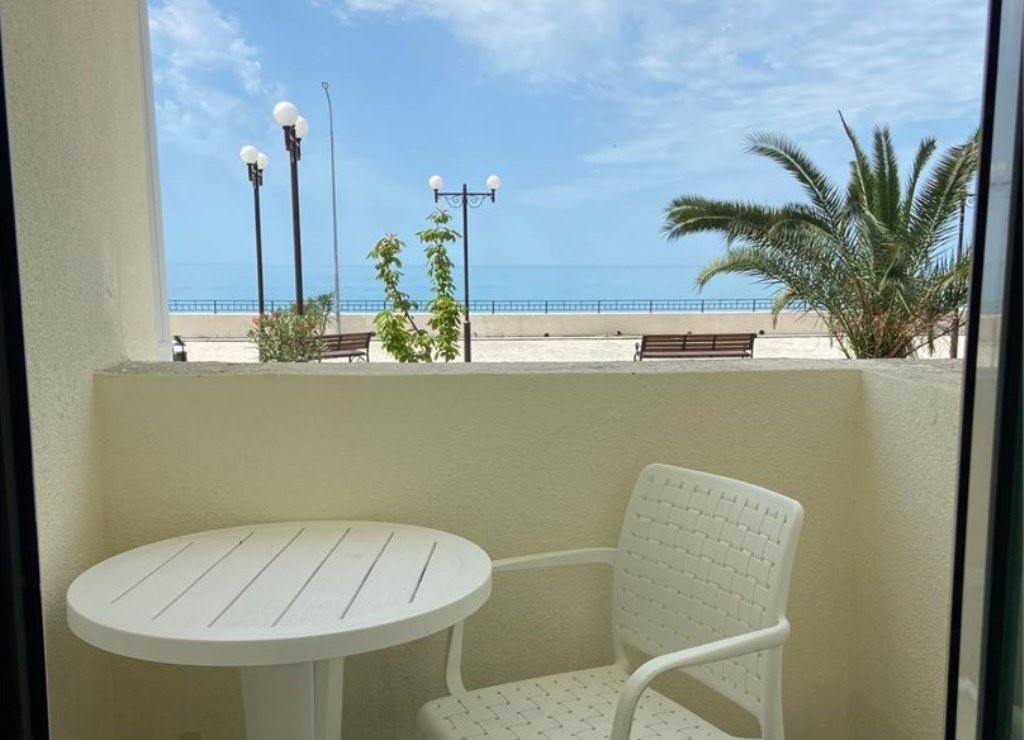 rooms-uluchshenniy-balcony-sea-side