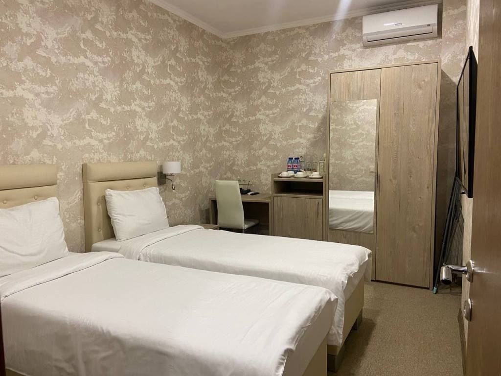 rooms-family-2-rooms-without-balcony-park-view