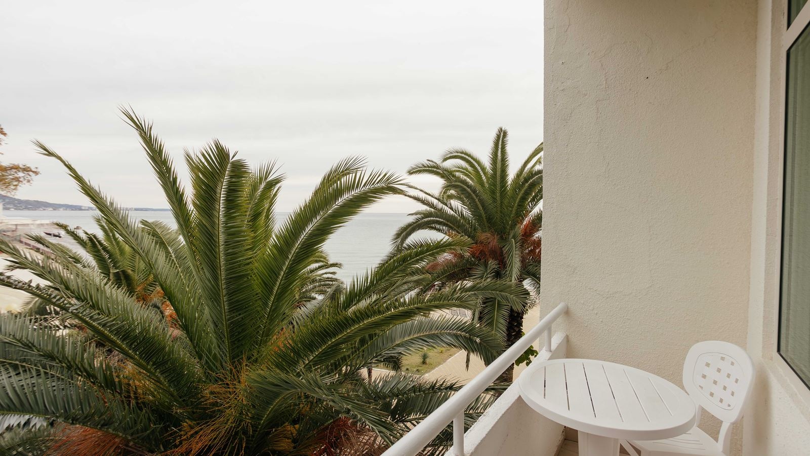 rooms-standart-balcony--park-view