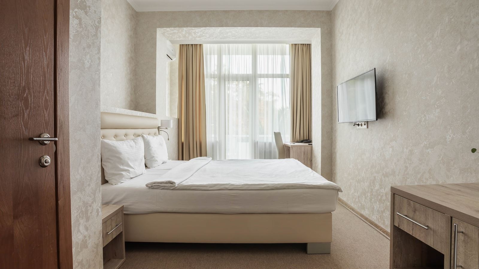 rooms-standart-balcony--park-view