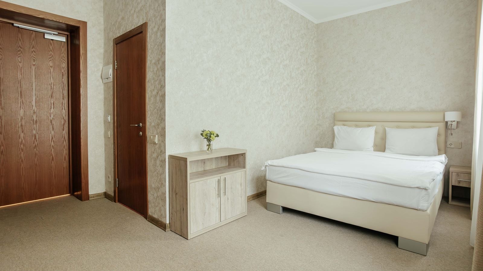 rooms-uluchshenniy-without-balcony--park-view