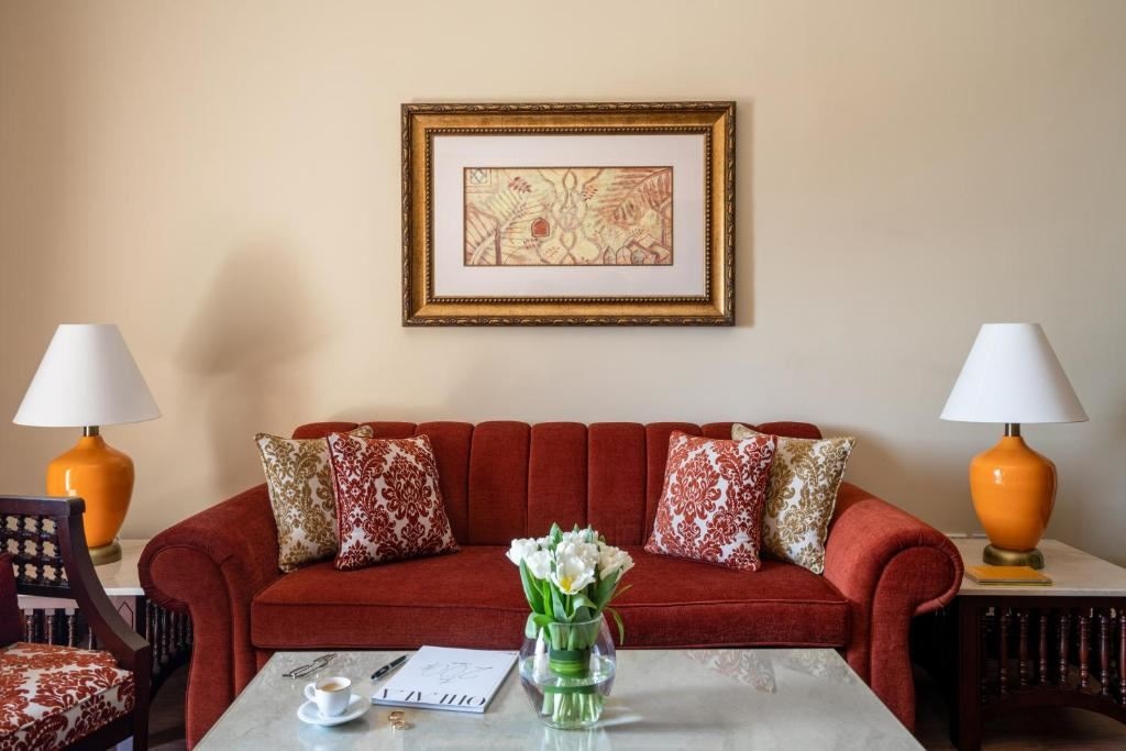 rooms-deluxe-one-bedroom-with-sofa-bed