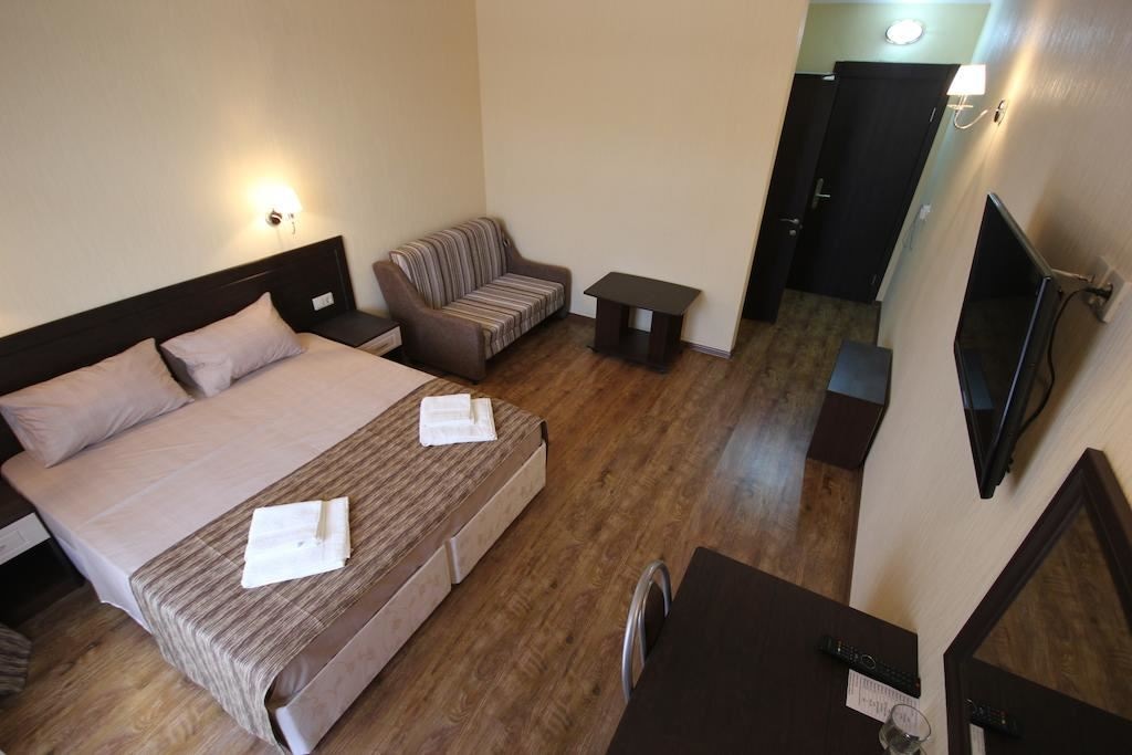 rooms-standard-with-balcony