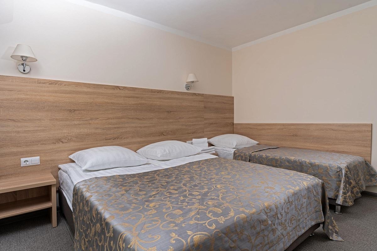 rooms-3bed-standard-superior-building-3