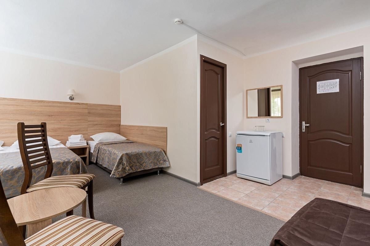 rooms-3bed-standard-superior-building-3