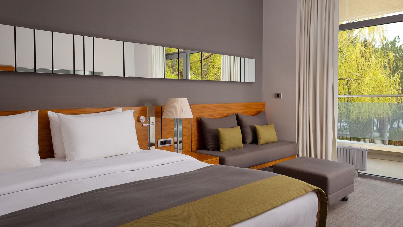 rooms-suite-with-garden-view