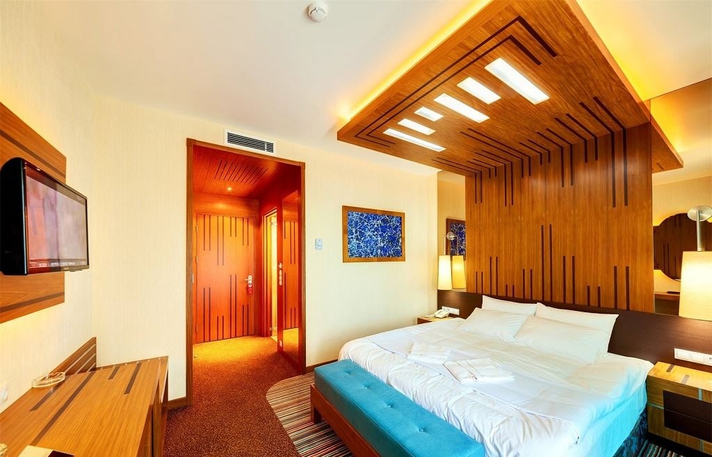 rooms-2local-standard-pc-corp6