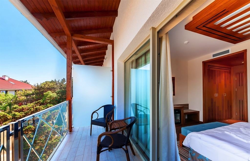 rooms-2local-standard-pc-corp6