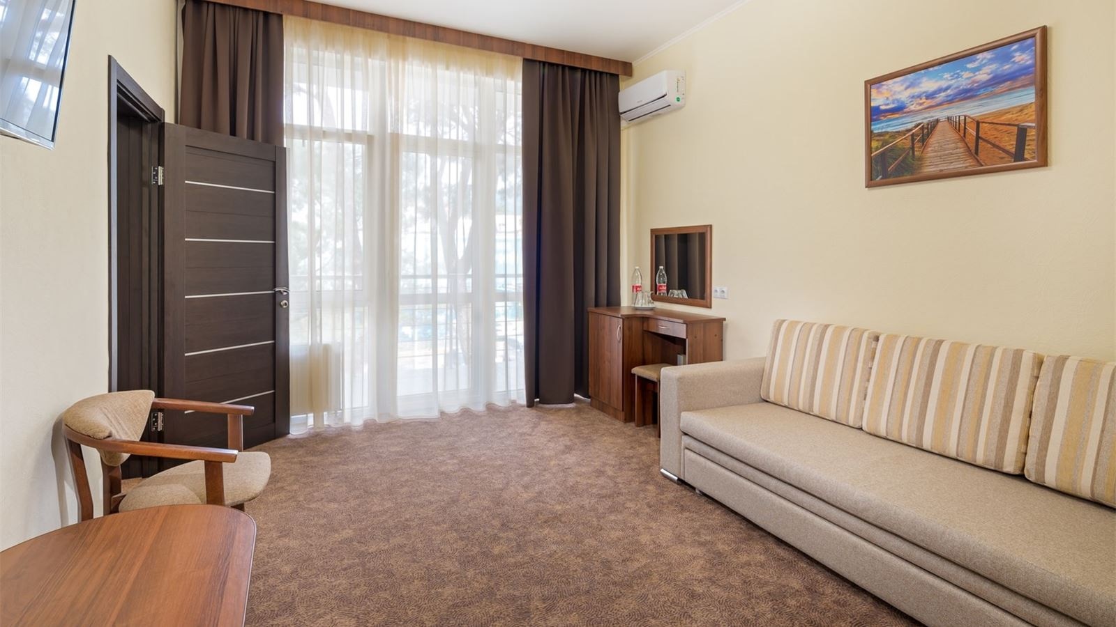 rooms-2bed-2room-family-building-347