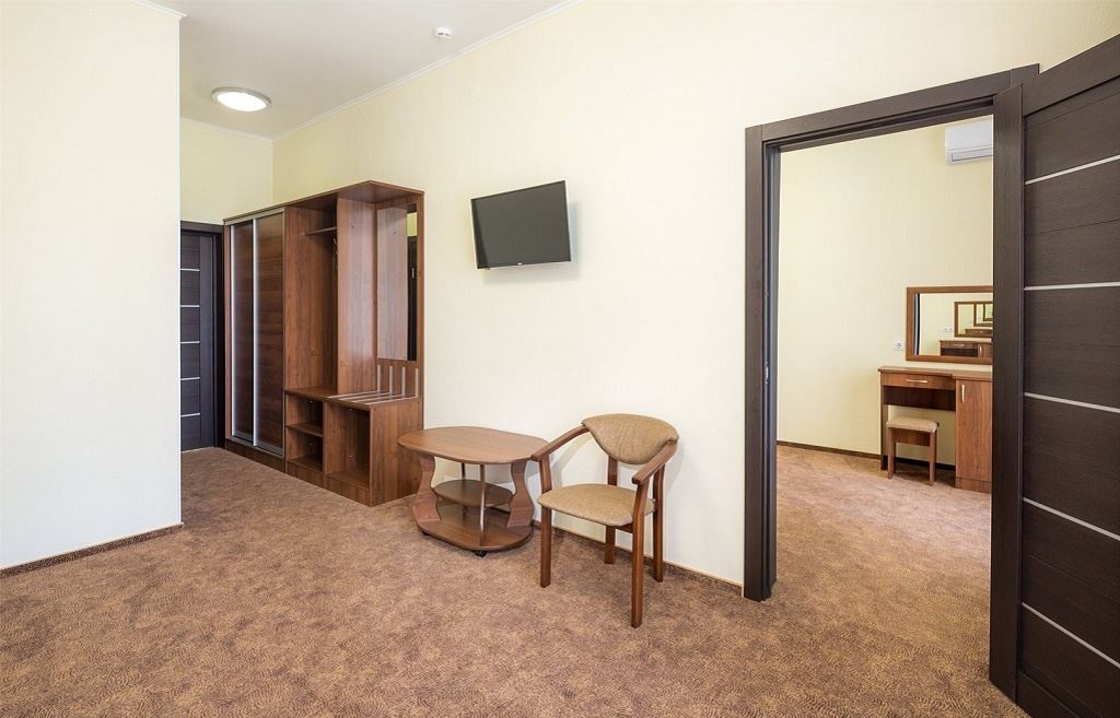 rooms-2bed-2room-family-building-347