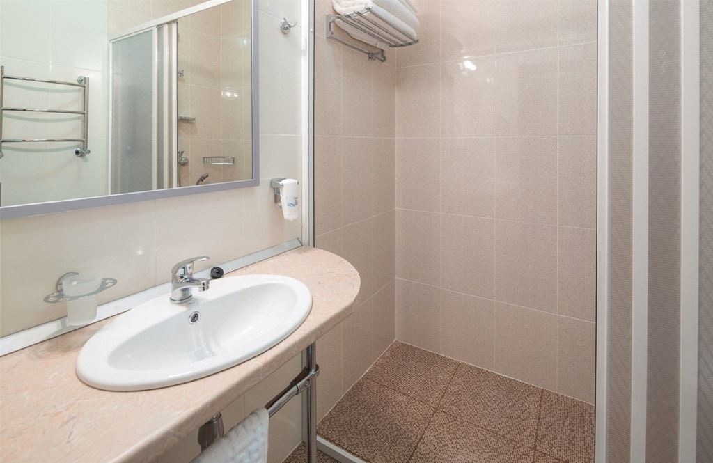 rooms-2bed-2room-family-building-347