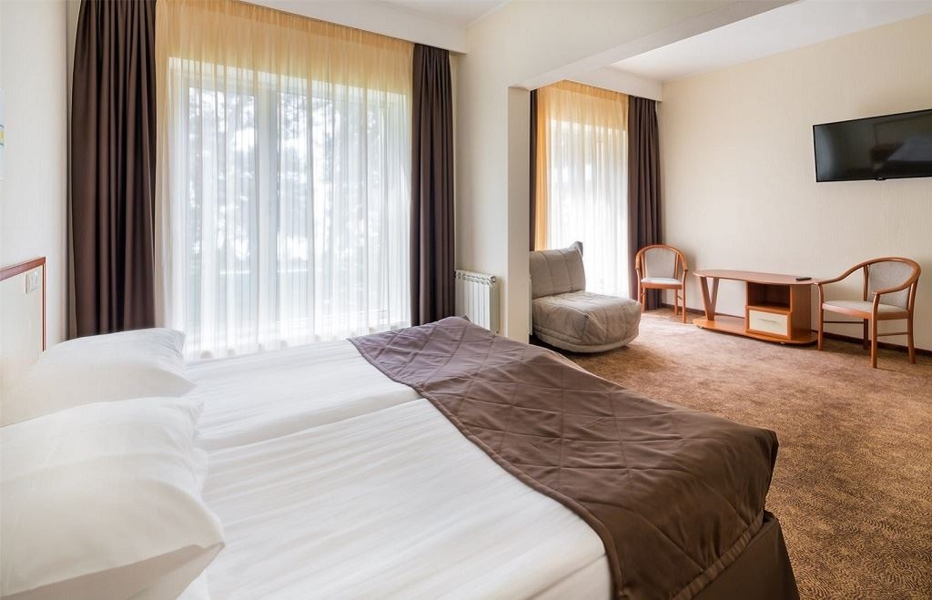 rooms-2bed-standard-comfortable-riviera