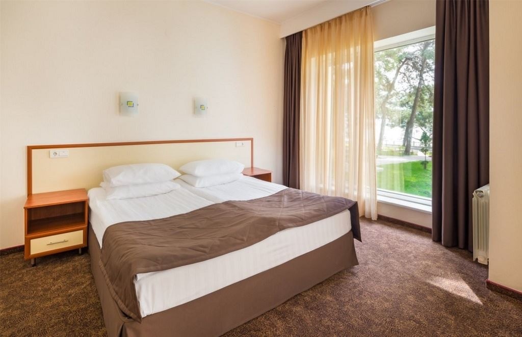 rooms-2bed-standard-comfortable-riviera