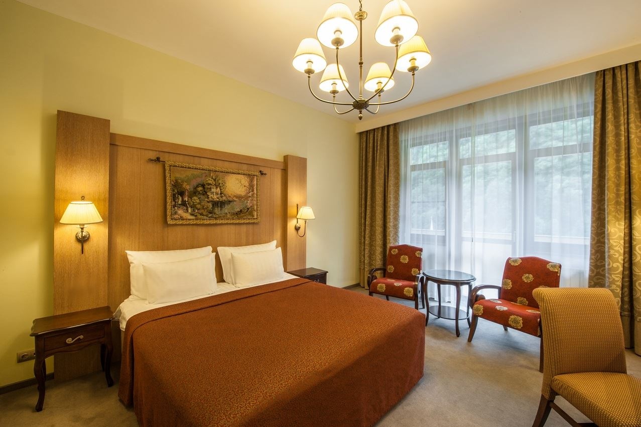 rooms-deluxe-balcony