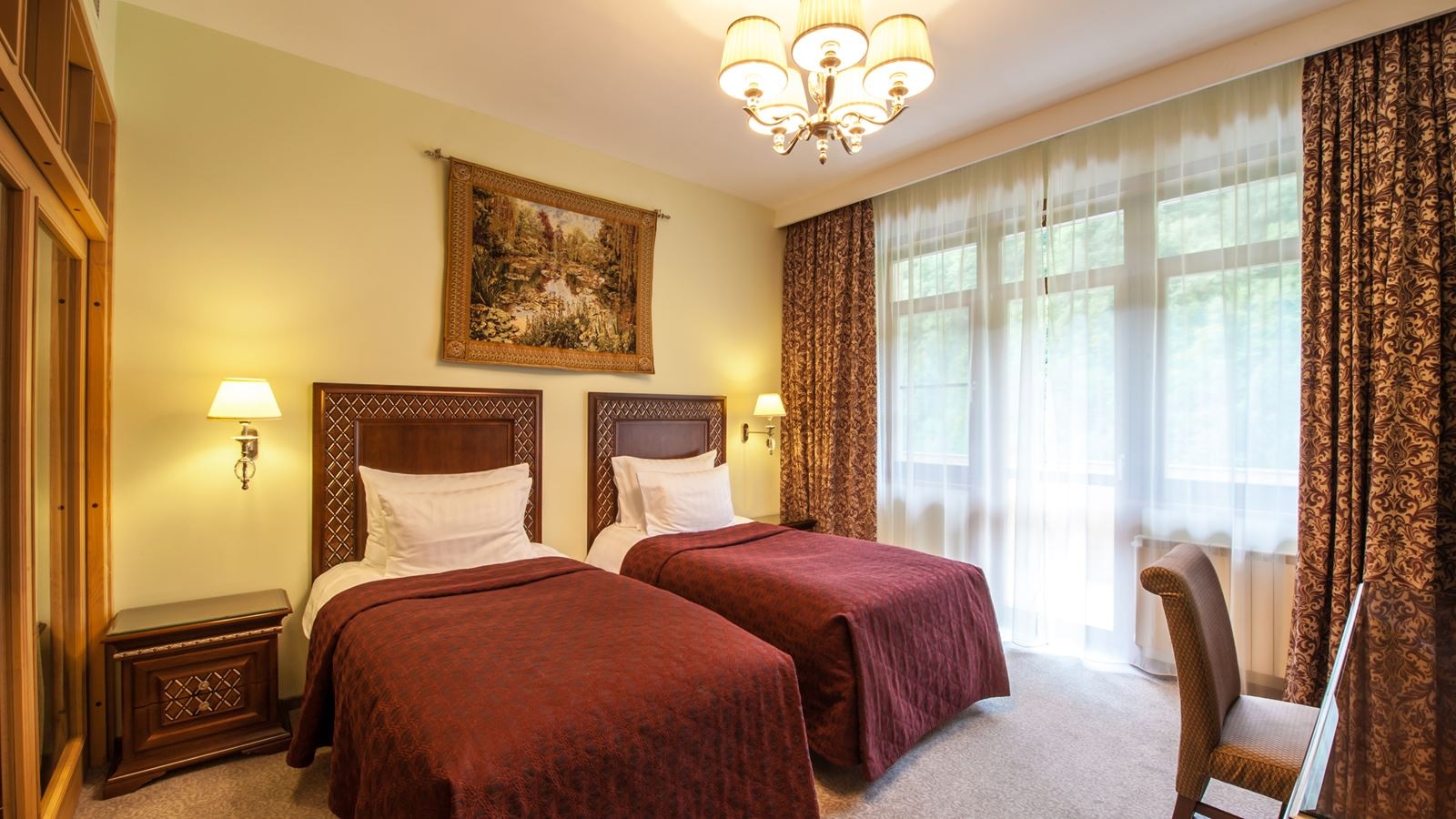 rooms-deluxe-balcony