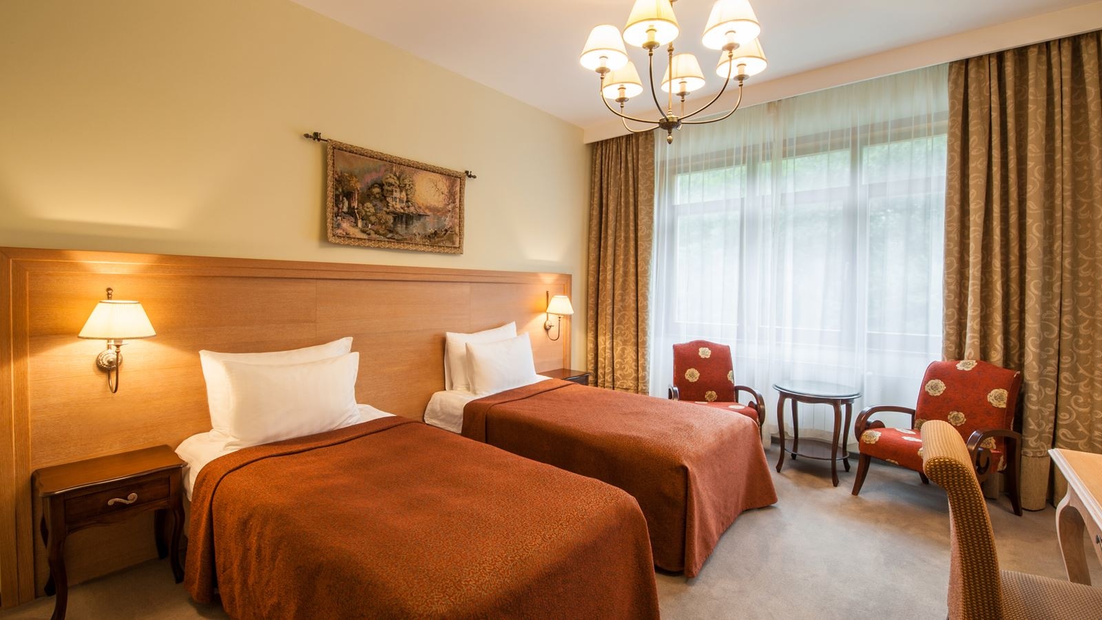 rooms-deluxe-balcony