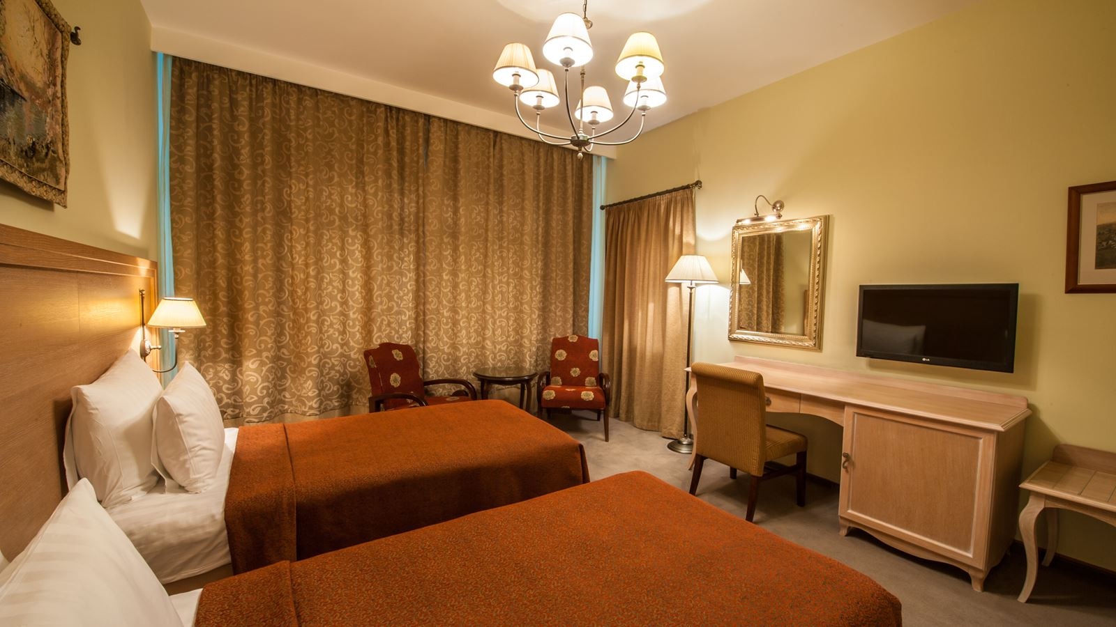 rooms-deluxe-balcony