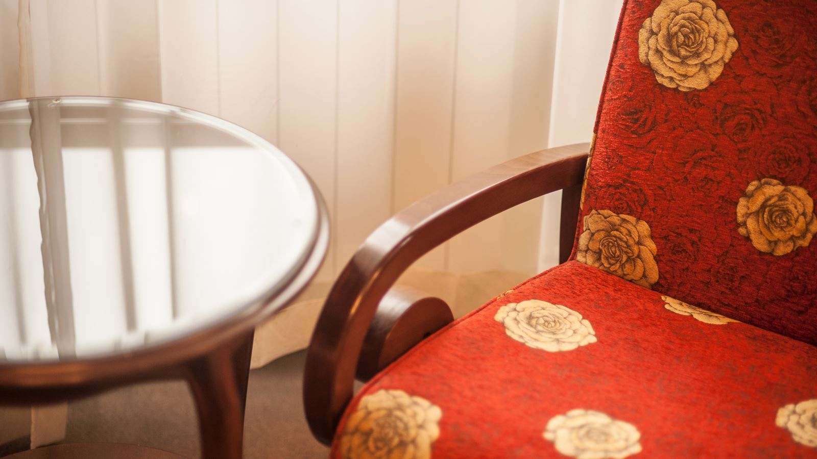 rooms-deluxe-balcony