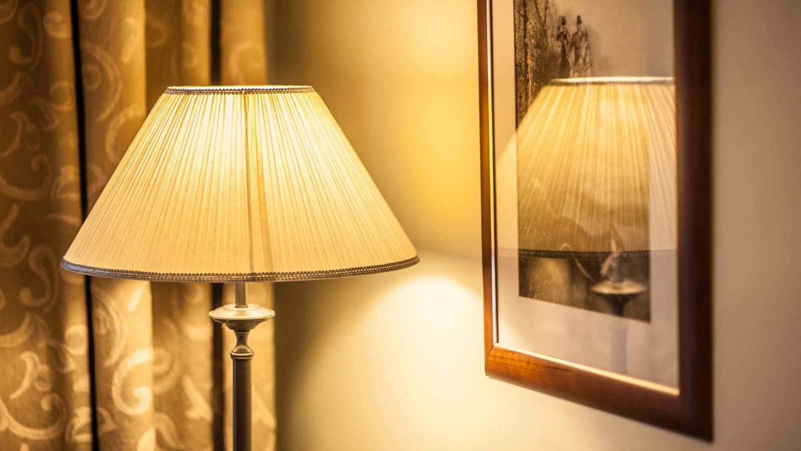 rooms-deluxe-balcony