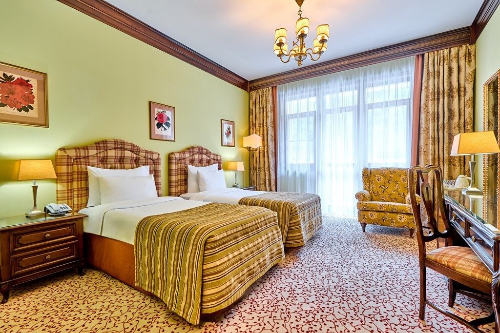 rooms-deluxe-balcony-twin