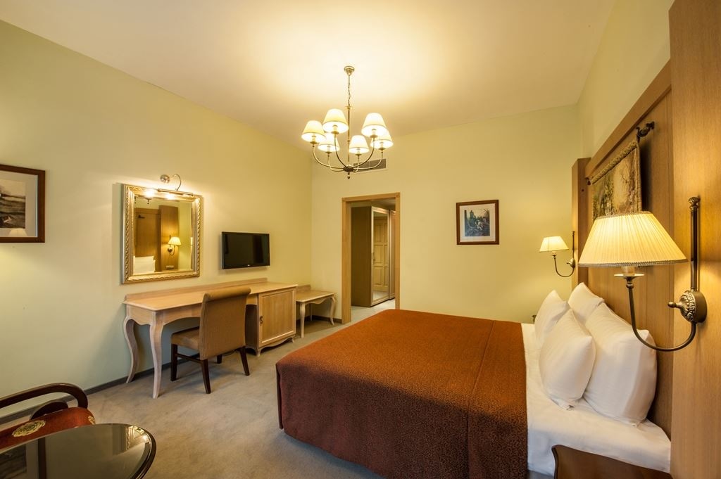 rooms-delux-balcony-dbl