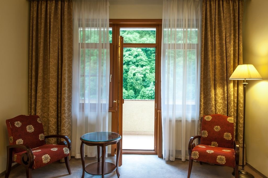 rooms-delux-balcony-dbl