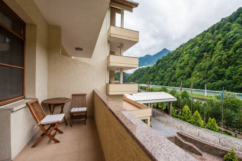 rooms-delux-balcony-dbl