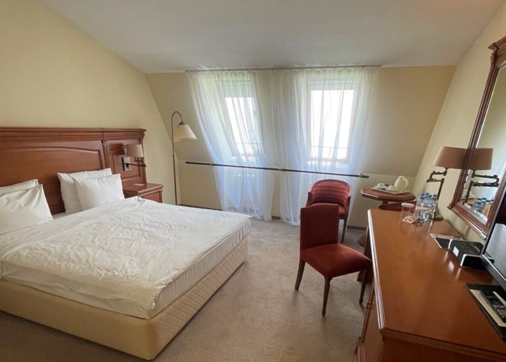 rooms-delux-dbl-mansarda-a