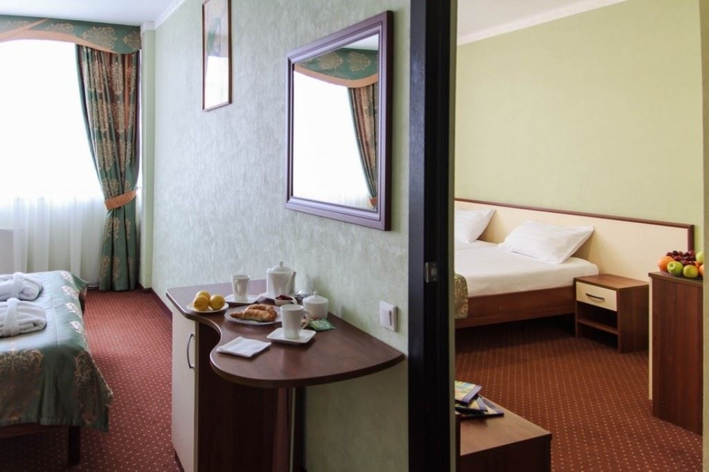 rooms-2-rooms-family