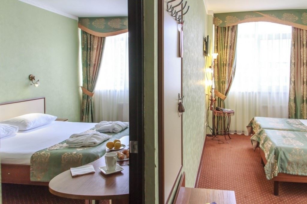 rooms-2-rooms-family