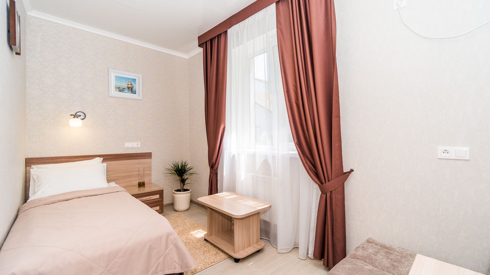 rooms-room-single-w-child