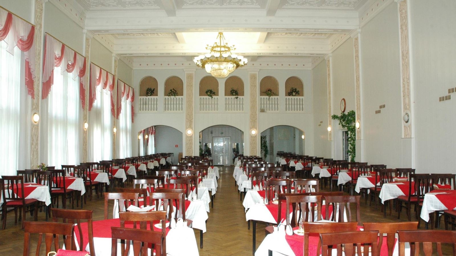 restaurants-obedennyi-zal