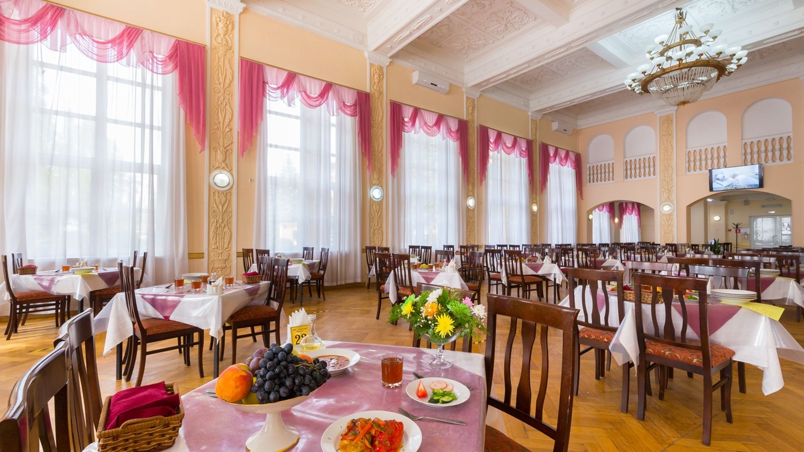 restaurants-obedennyi-zal