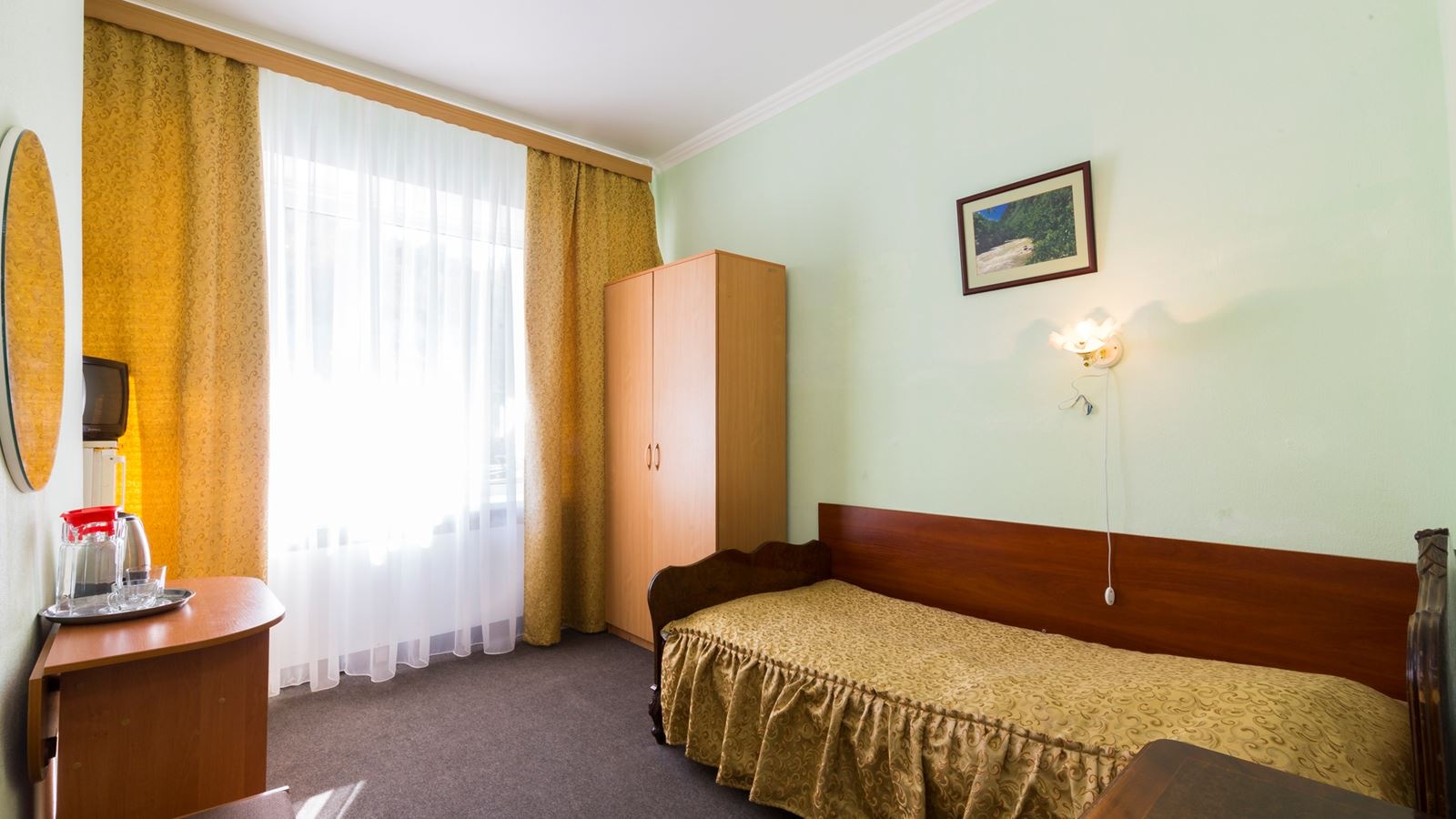 rooms-room-club-single