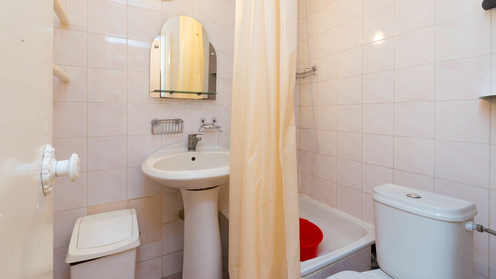 rooms-room-club-single