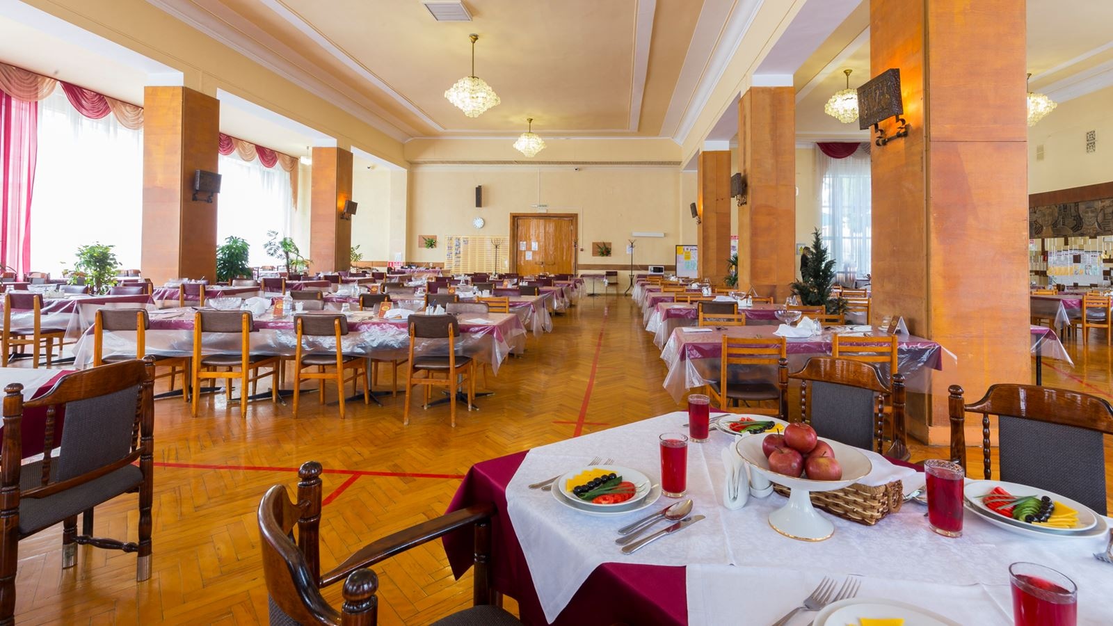 restaurants-obedennyi-zal