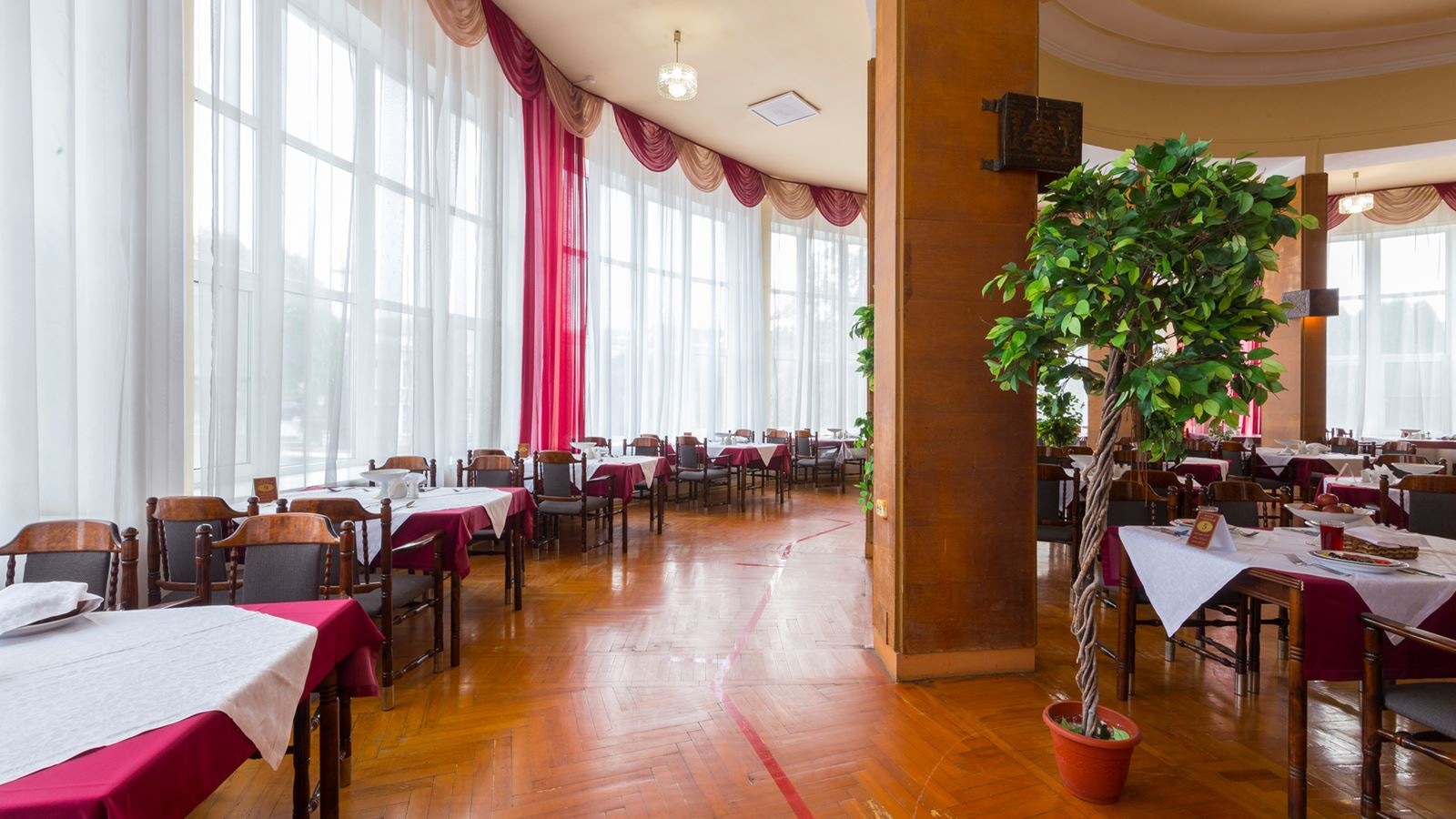 restaurants-obedennyi-zal