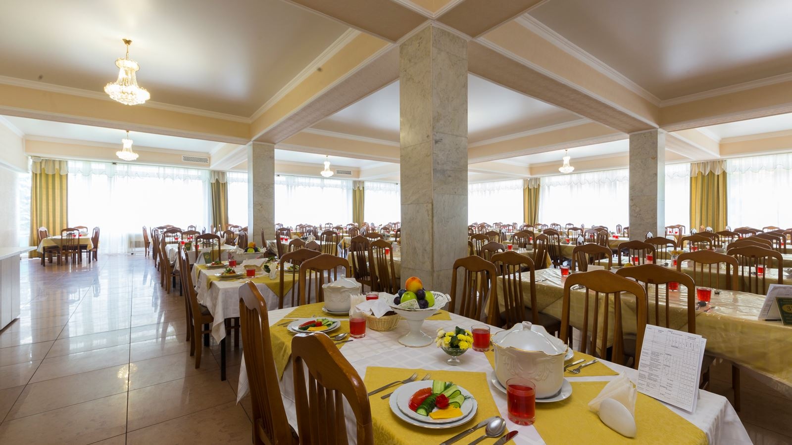 restaurants-obedennyi-zal