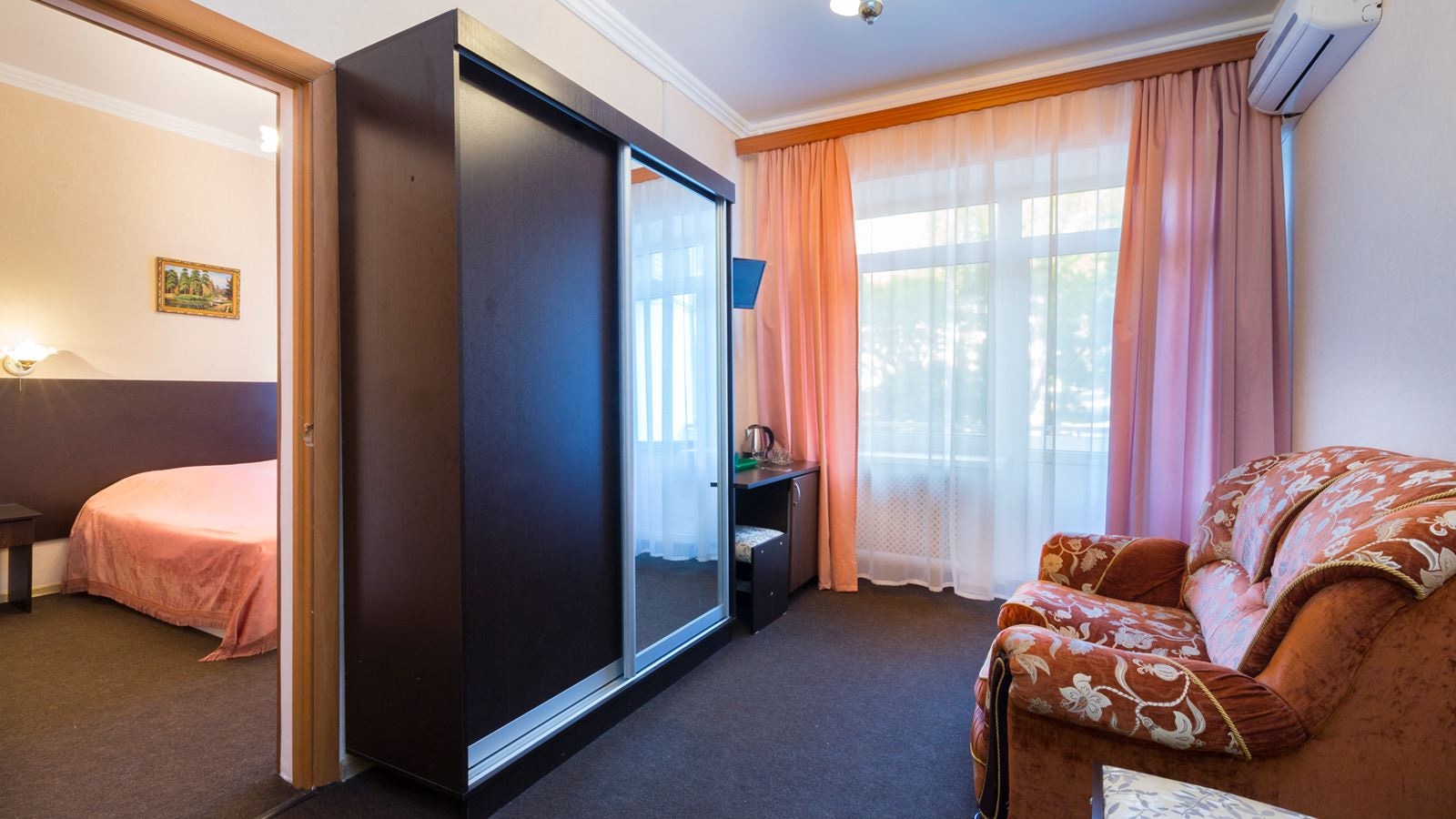 rooms-room-comfort-2-rooms-balcony-wellness