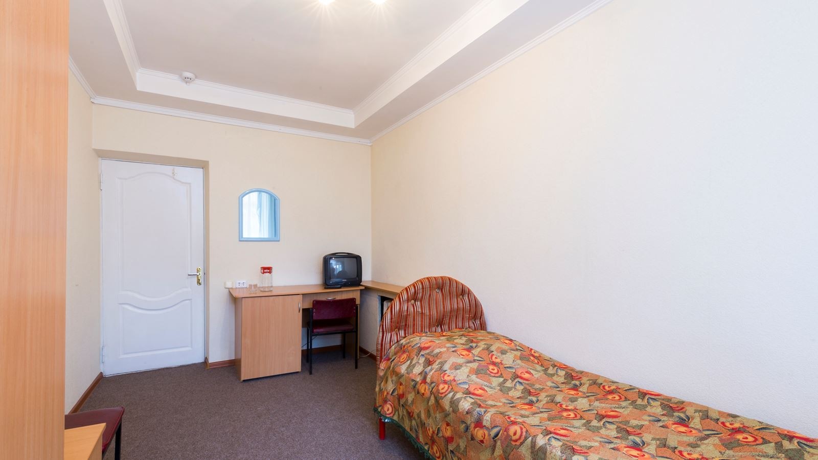 rooms-room-standard-single-shared-bath