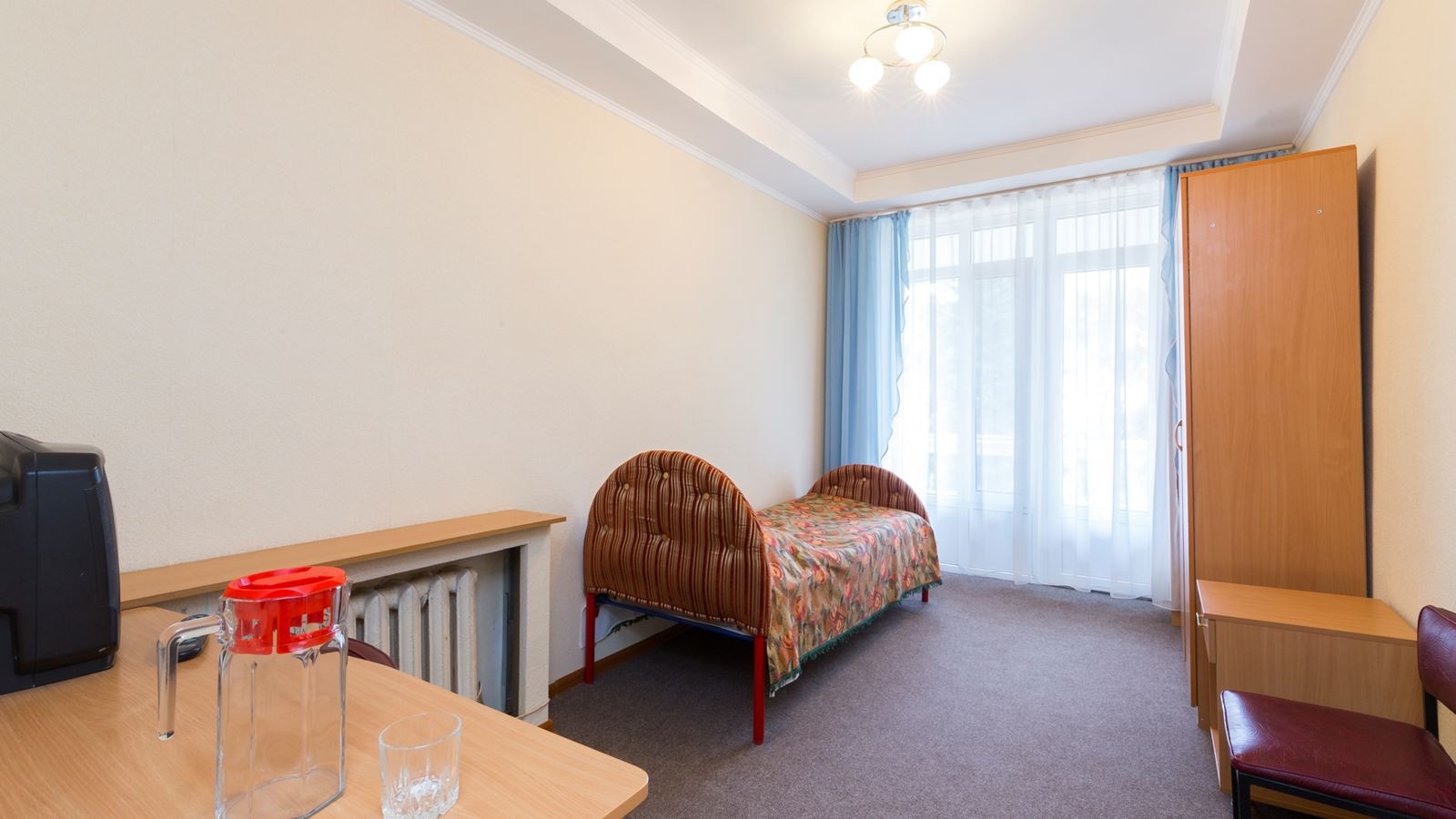 rooms-room-standard-single-shared-bath