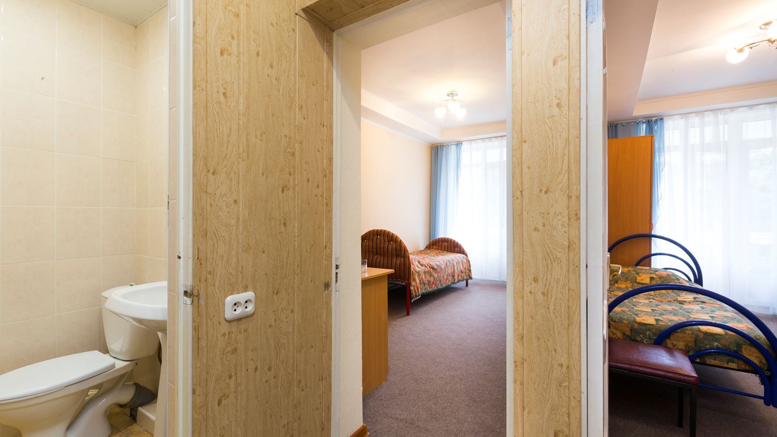 rooms-room-standard-single-shared-bath